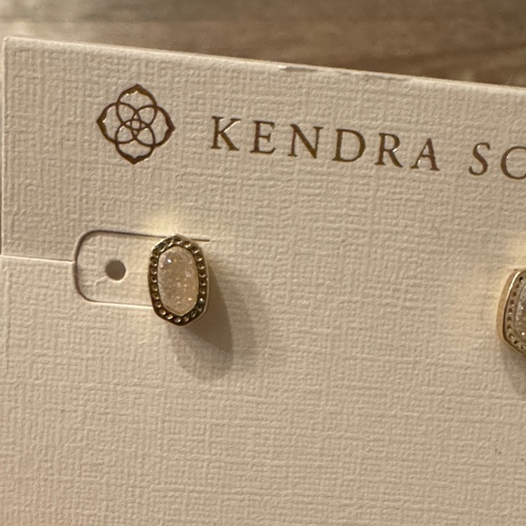 Kendra Scott Gold Oval Stud Earrings - Picture 4 of 5